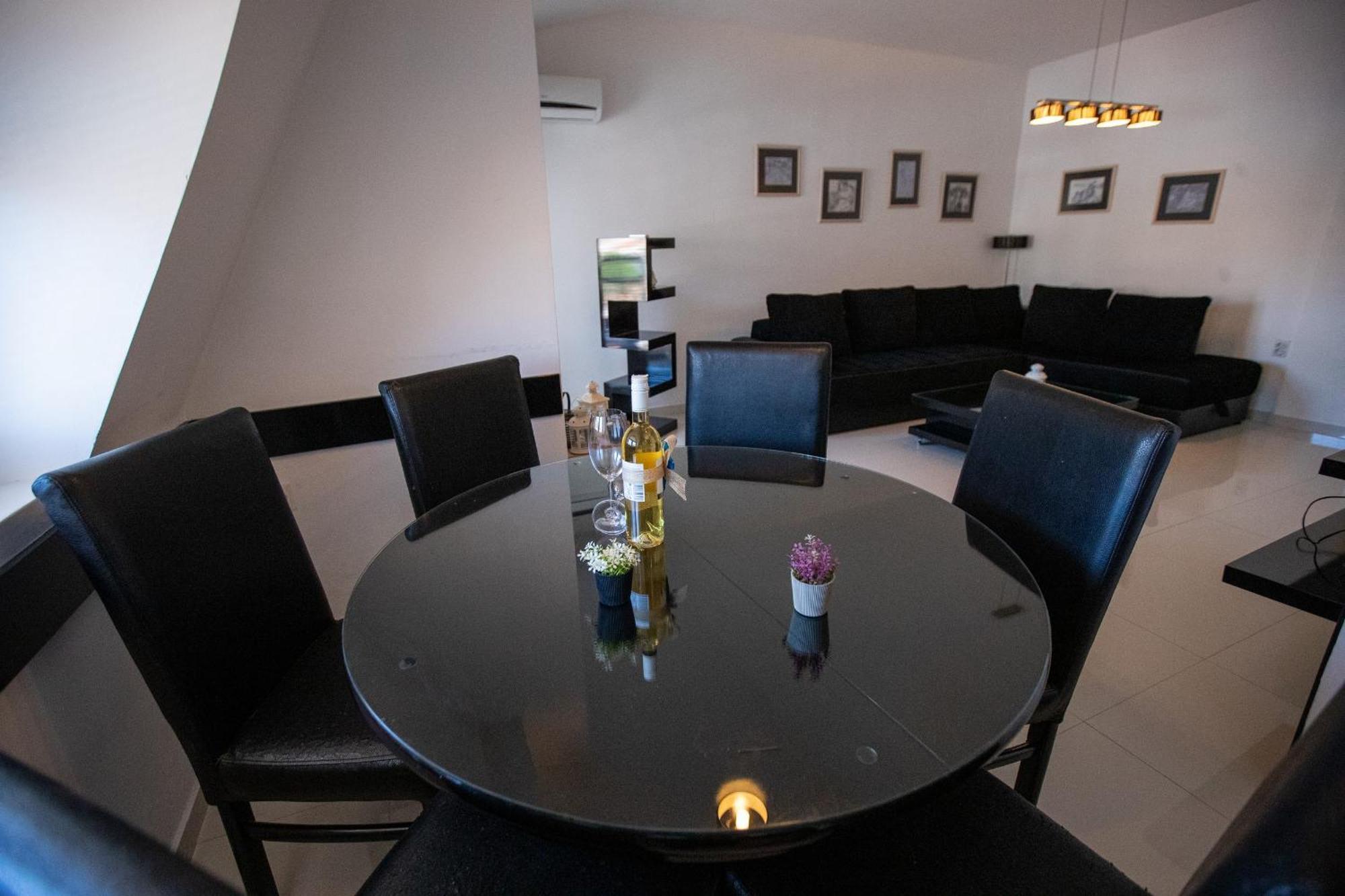 Lake View Double Balcony City Center Apartment In Ohri Dış mekan fotoğraf