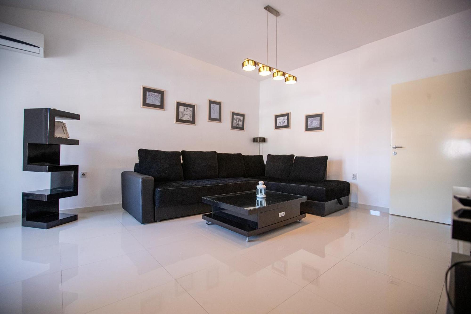 Lake View Double Balcony City Center Apartment In Ohri Dış mekan fotoğraf