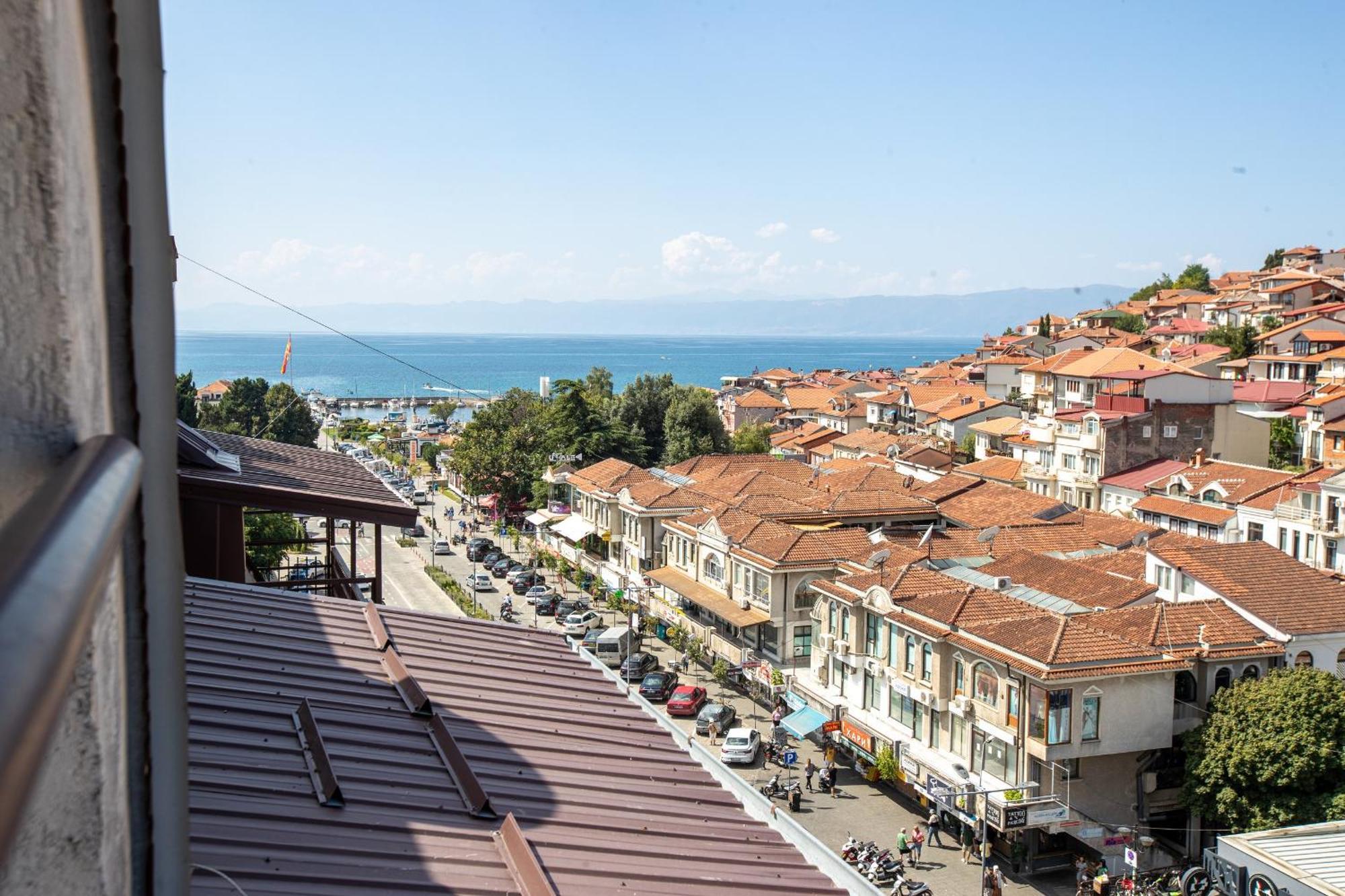 Lake View Double Balcony City Center Apartment In Ohri Dış mekan fotoğraf